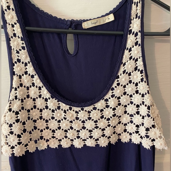 Navy color tank with lace detail - Picture 2 of 2
